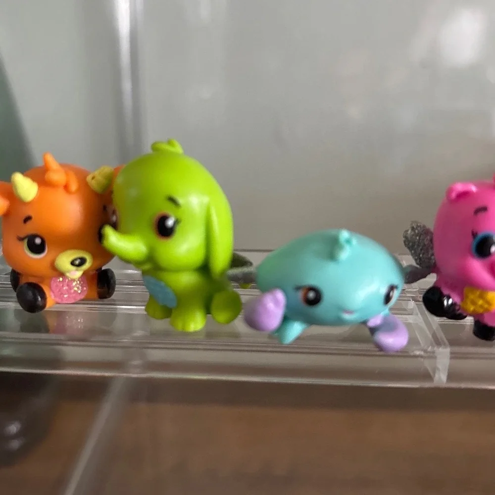 Hatchimals CollEGGtibles Lot of 30‎ Mixed Series Mini Figures Glitter Wings Rare